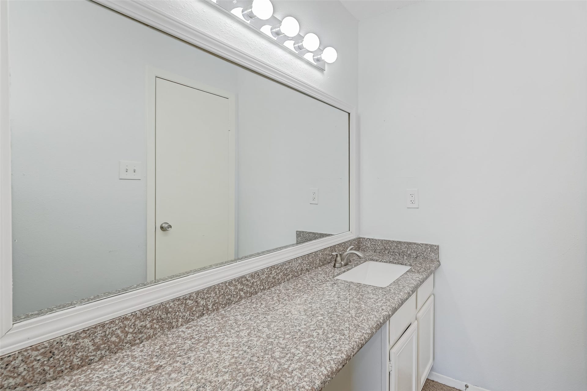 Sink and vanity area