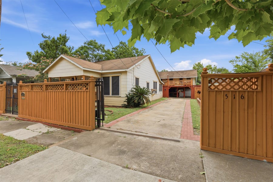 Property photo for 516 Everton Street, Houston, TX
