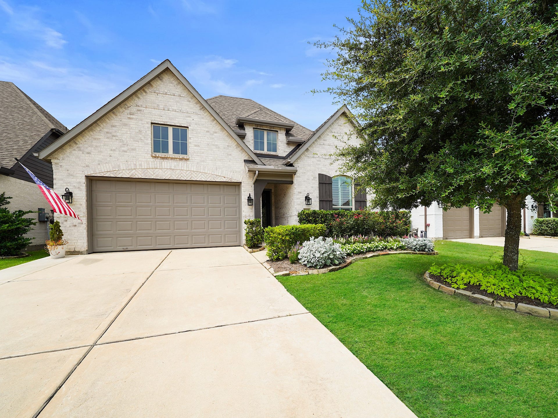 30614 Hawthorn Glen Court, Fulshear, TX 77441 Welcome to 30614 Hawthorn Glen Court, where timeless curb appeal, thoughtful upgrades, and elegant one-story living come together on a quiet cul-de-sac in sought-after Fulbrook on Fulshear Creek.
