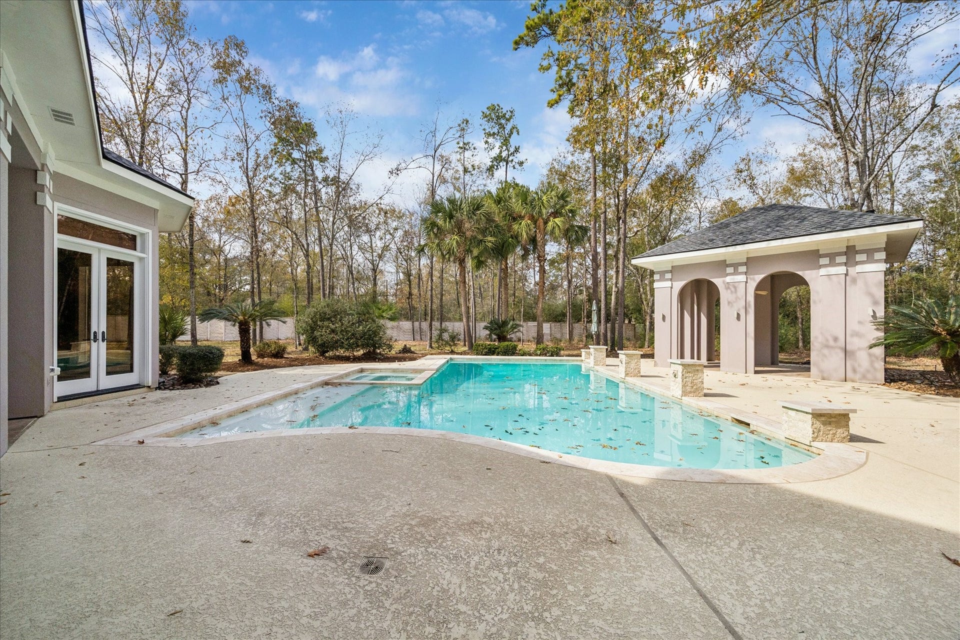 31 Enchanted Woods Drive, Kingwood, TX 77339