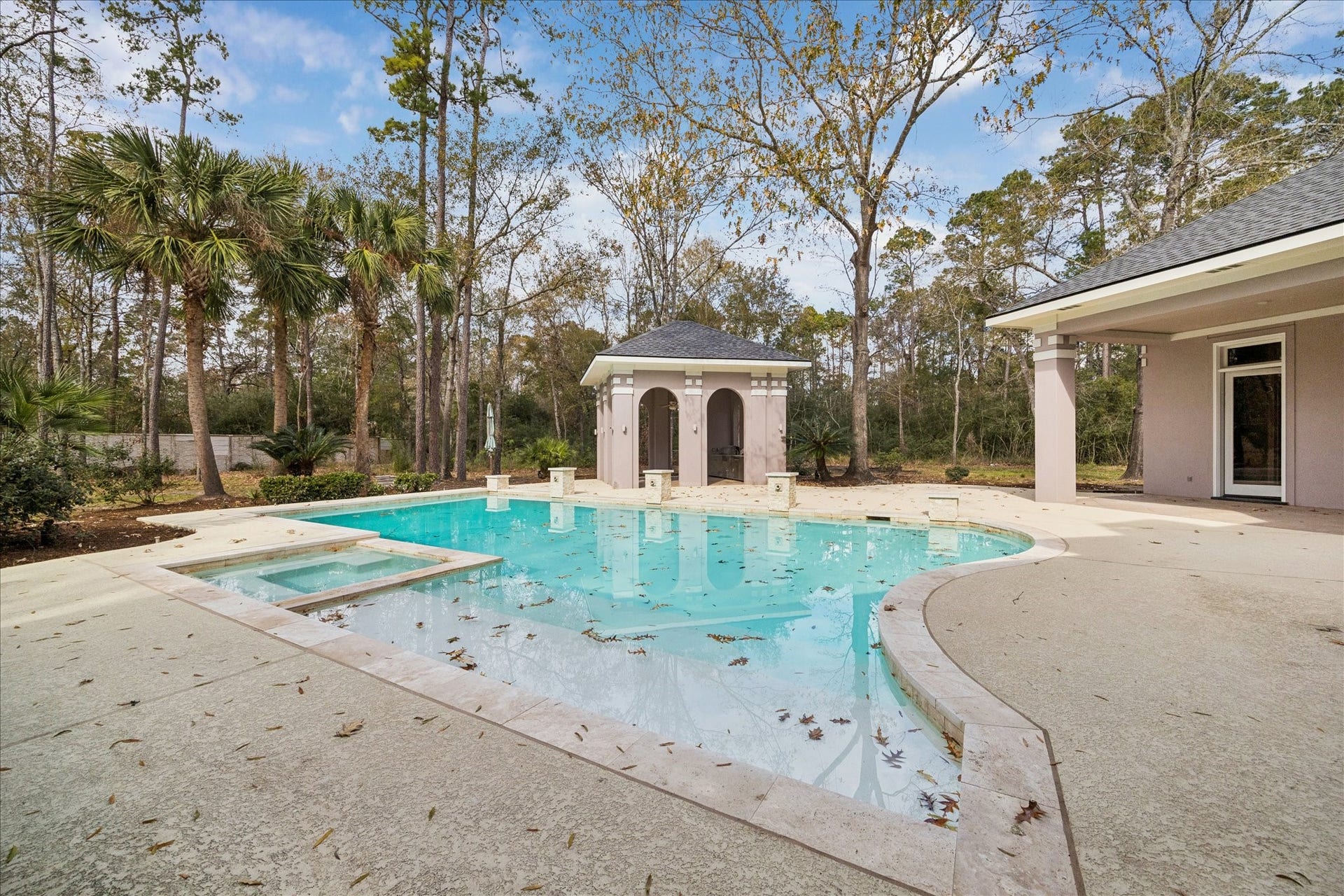 31 Enchanted Woods Drive, Kingwood, TX 77339
