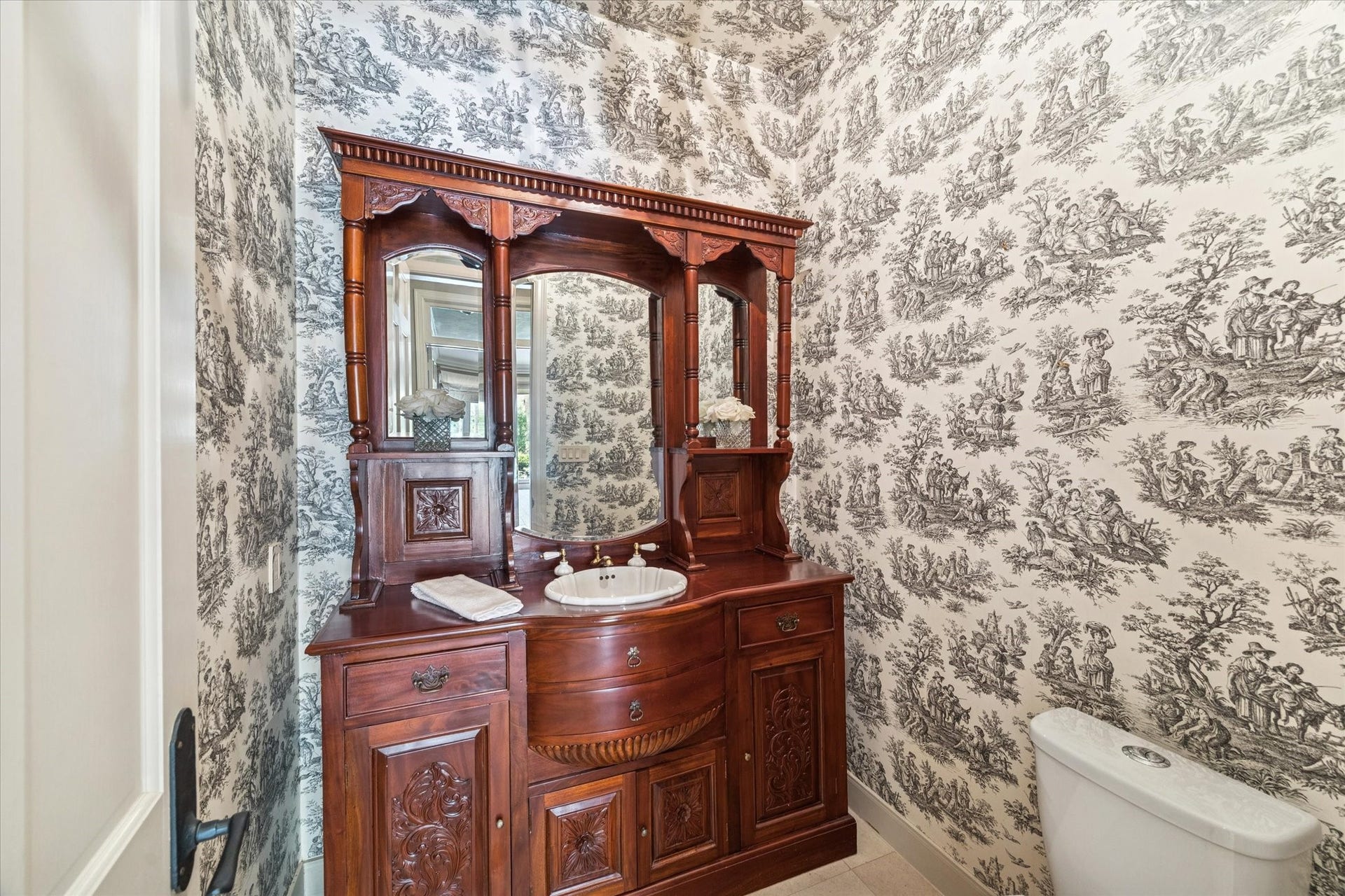 31 Enchanted Woods Drive, Kingwood, TX 77339