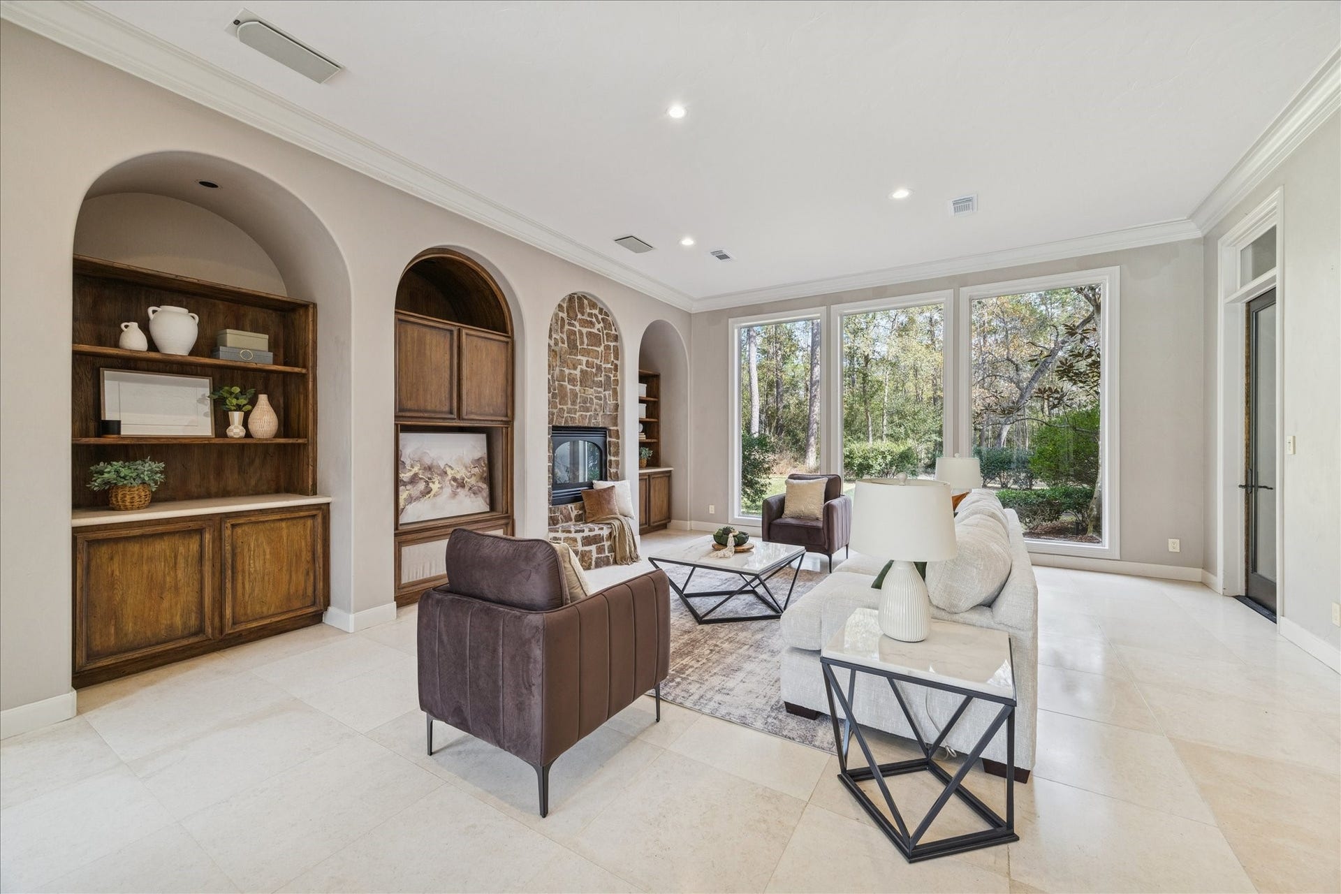 31 Enchanted Woods Drive, Kingwood, TX 77339