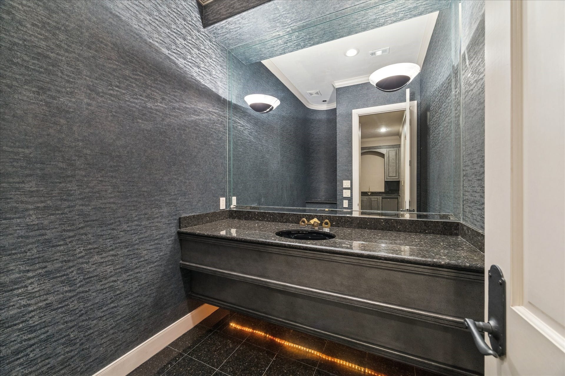 31 Enchanted Woods Drive, Kingwood, TX 77339
