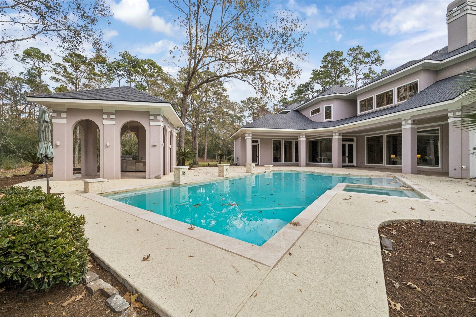 31 Enchanted Woods Drive, Kingwood, TX 77339
