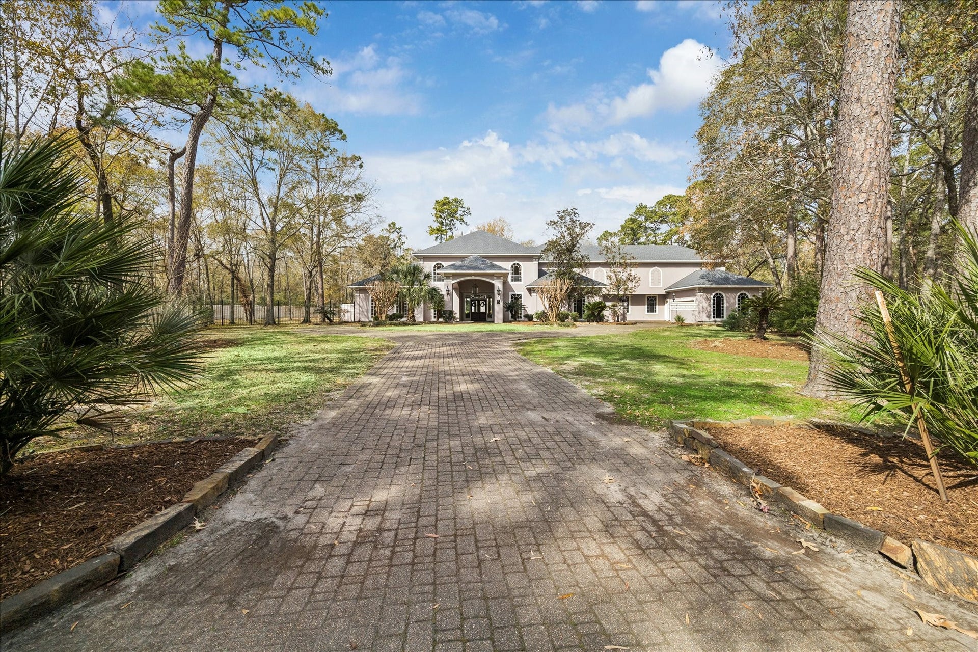 31 Enchanted Woods Drive, Kingwood, TX 77339