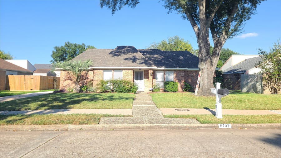 Property photo for 6707 Las Brisas Drive, Houston, TX