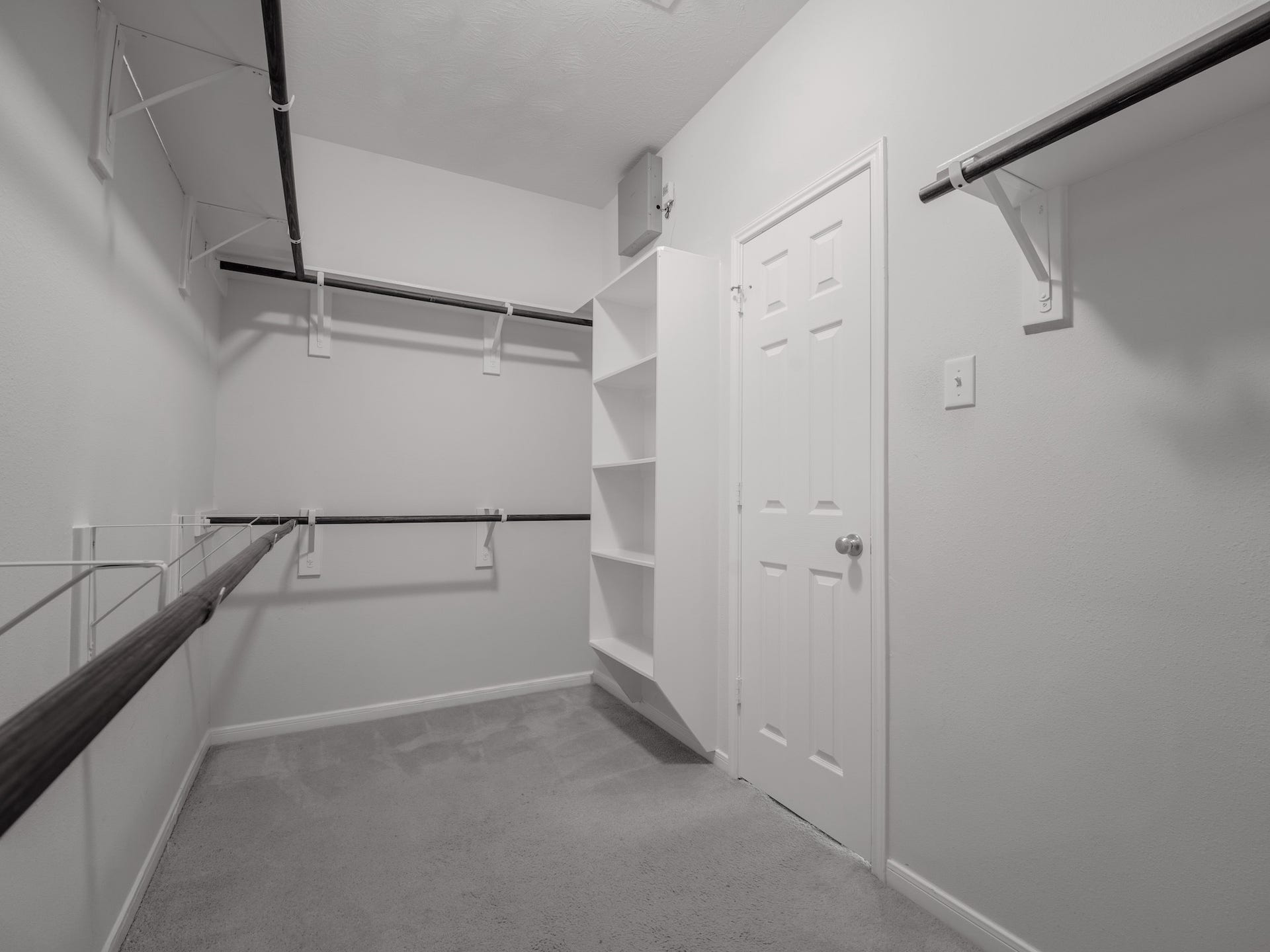 Master closet features shelving
and fixtures for all of your
belongings.
