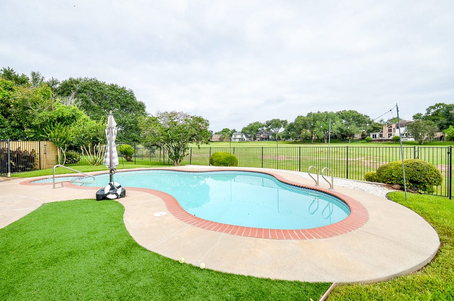 Property photo for 2106 Glenn Lakes Lane, Missouri City, TX