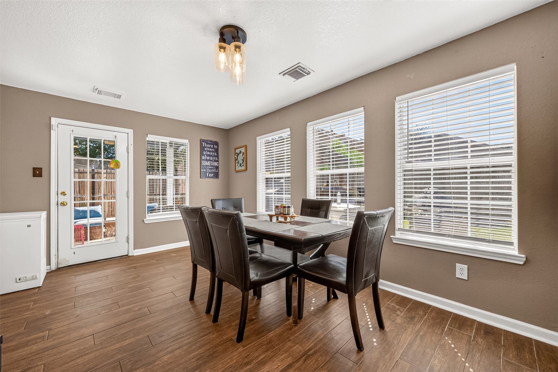 10014 Victoria Falls Lane, Houston, TX 77075 10014 Victoria Falls Lane, Houston, TX 77075
