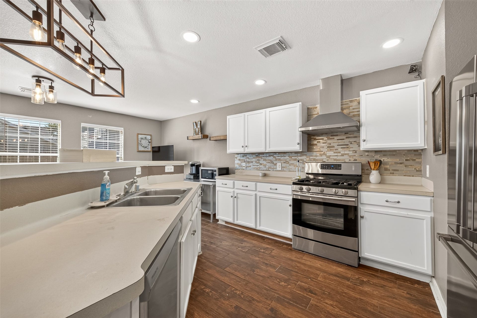10014 Victoria Falls Lane, Houston, TX 77075 10014 Victoria Falls Lane, Houston, TX 77075