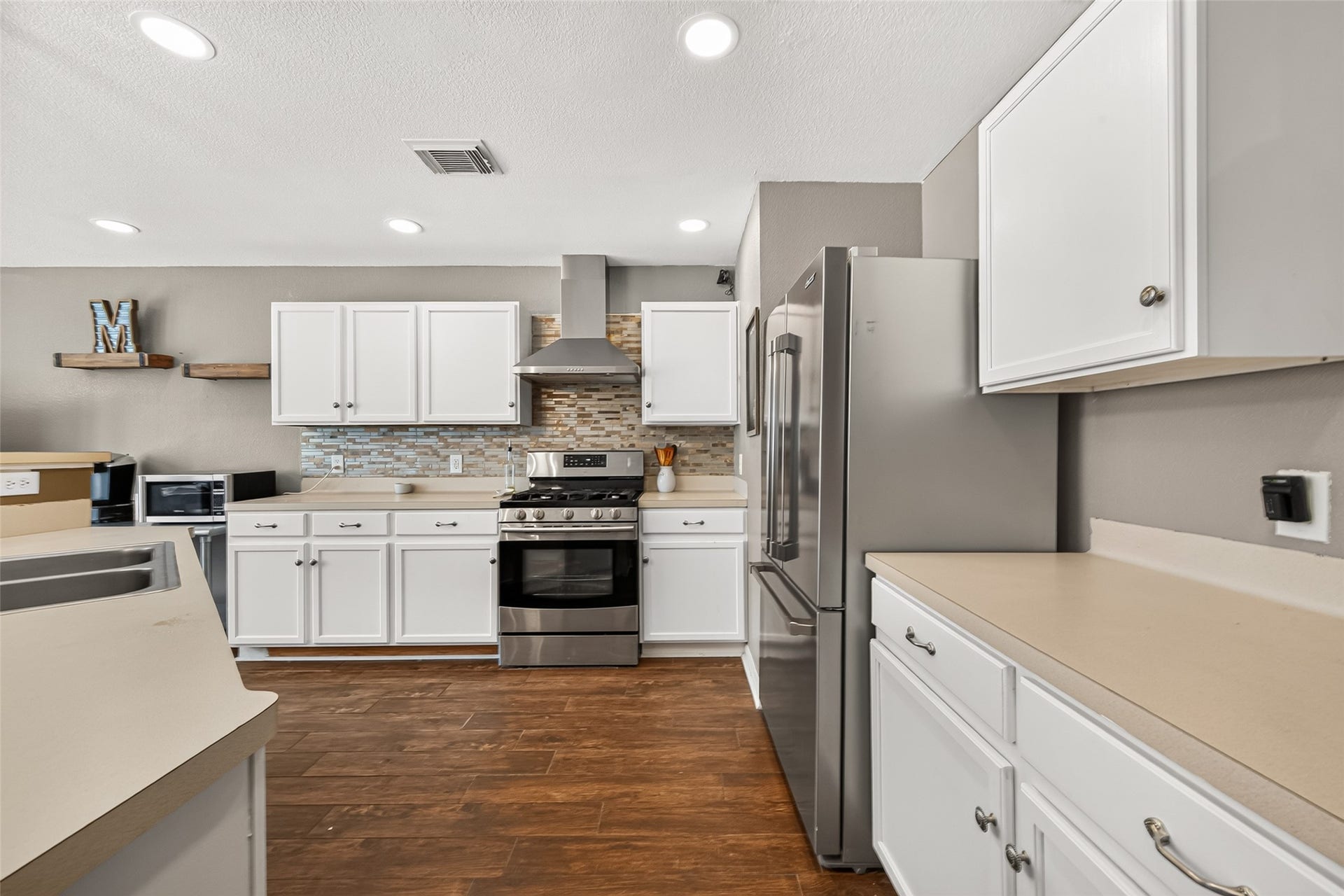 10014 Victoria Falls Lane, Houston, TX 77075 10014 Victoria Falls Lane, Houston, TX 77075