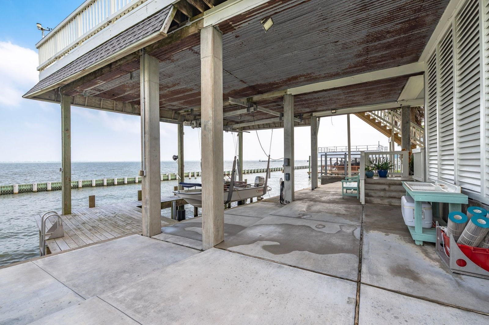 12 Tiki Circle, Tiki Island, TX 77554 Cruise to waterfront restaurants, spend the afternoon at nearby sandbars, or head offshore in search of trophy redfish, speckled trout, flounder, black drum, and even tuna during peak seasons.