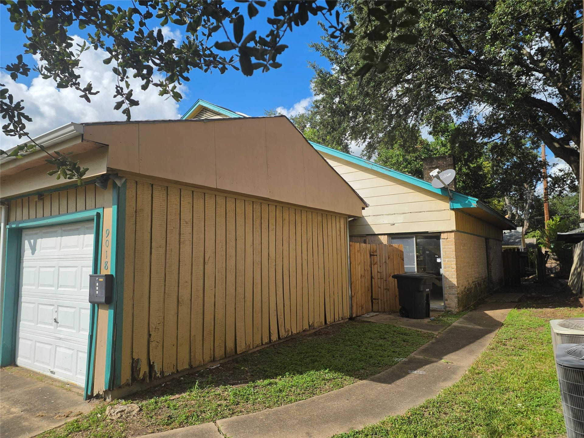 9018 Triola Lane, Houston, TX 77036 9018 Triola Lane, Houston, TX 77036