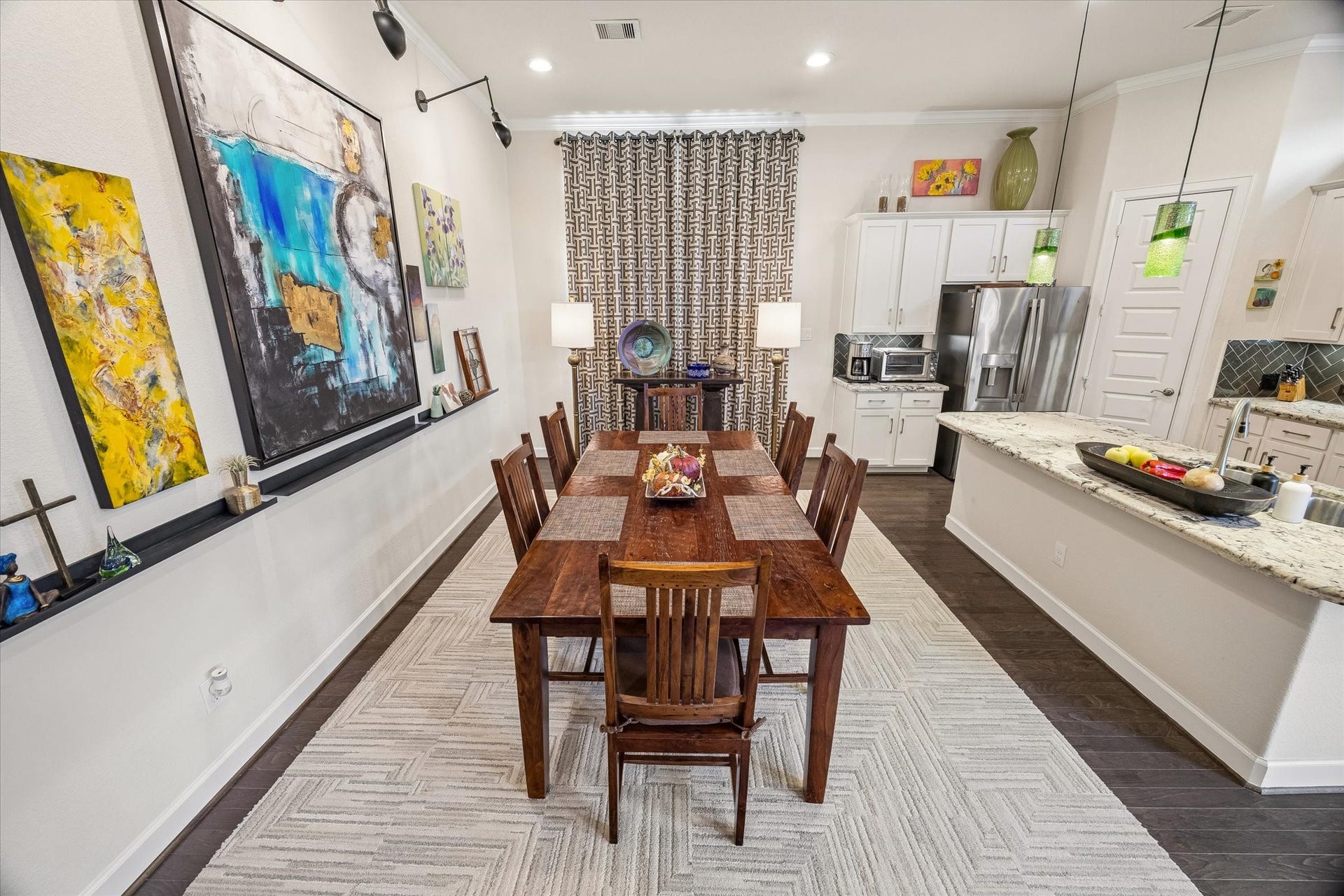 5103 W Lacey Garden Loop Loop, Houston, TX 77018 Large dining room