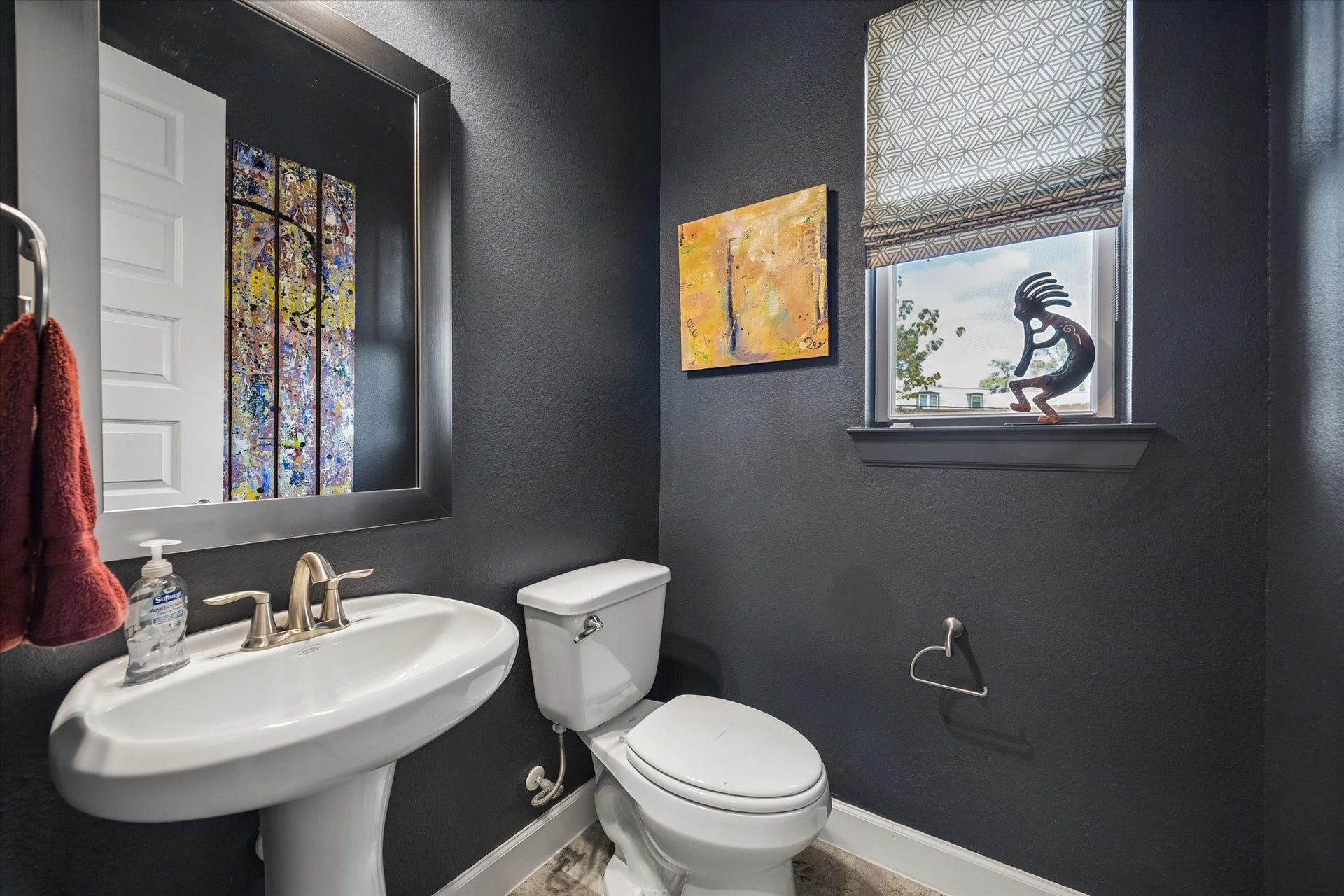 5103 W Lacey Garden Loop Loop, Houston, TX 77018 Elegant guest bathroom off entry hall.