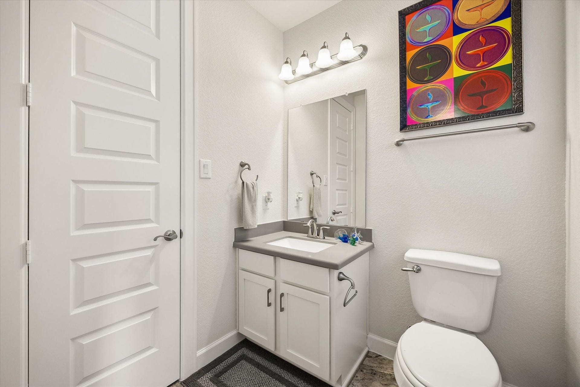 5103 W Lacey Garden Loop Loop, Houston, TX 77018 Secondary bedroom en-suite bathroom.