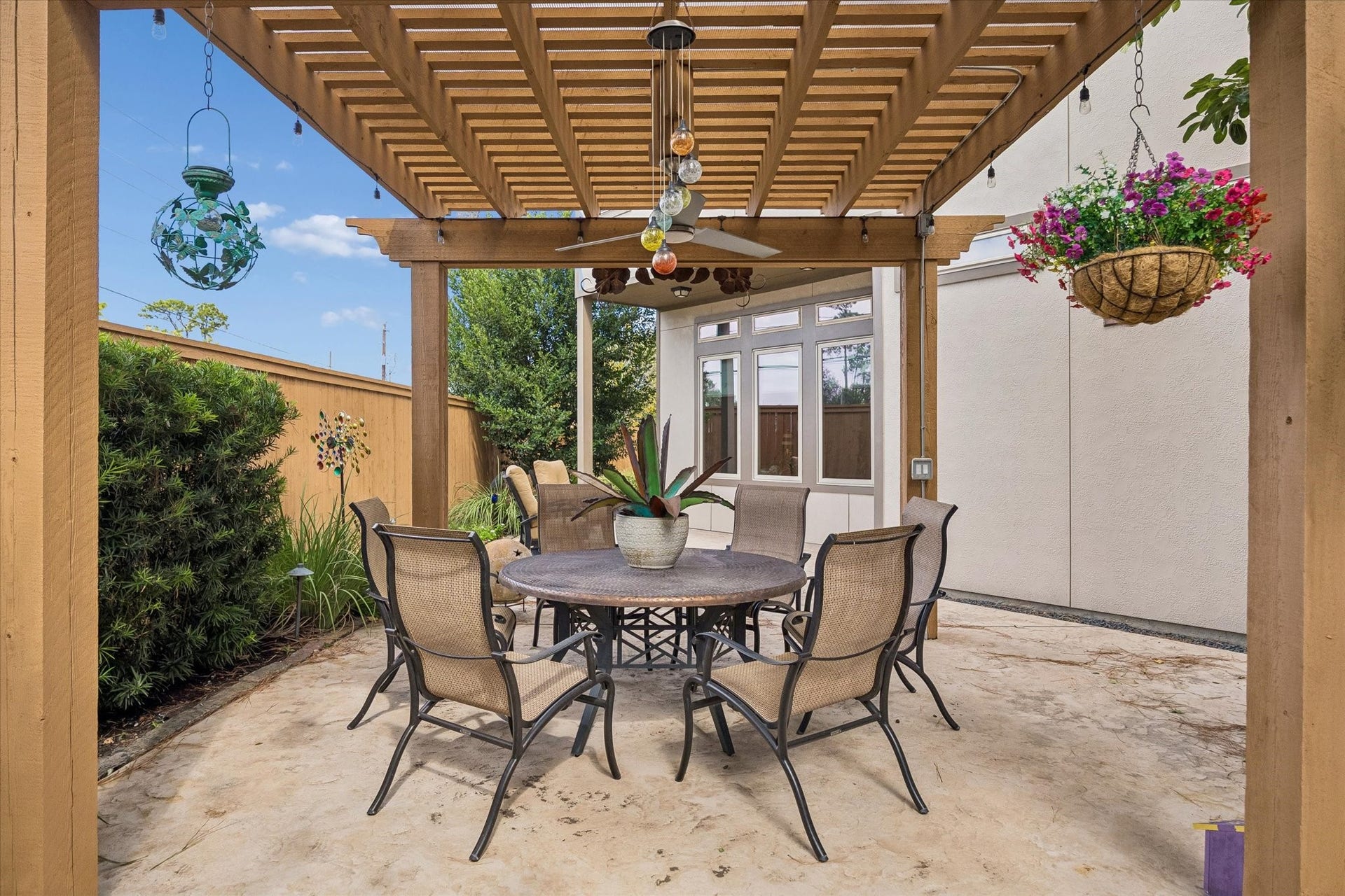 5103 W Lacey Garden Loop Loop, Houston, TX 77018 Great outdoor entertaining w/covered pergola.
