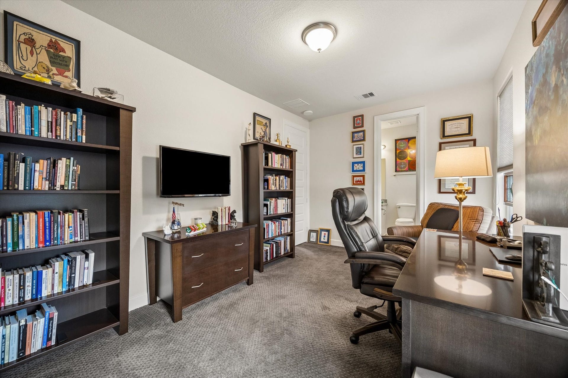 5103 W Lacey Garden Loop Loop, Houston, TX 77018 Third bedroom w/en-suite bathroom.