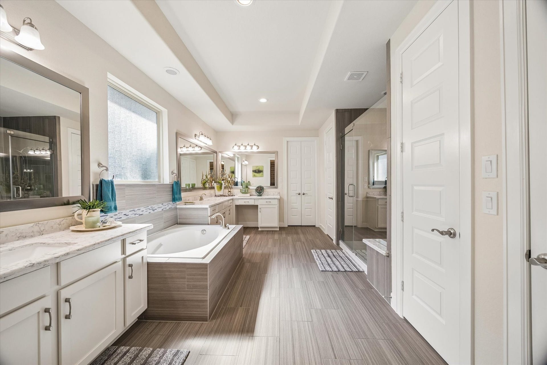 5103 W Lacey Garden Loop Loop, Houston, TX 77018 Luxurious primary bathroom with oversized walk-in shower on right.