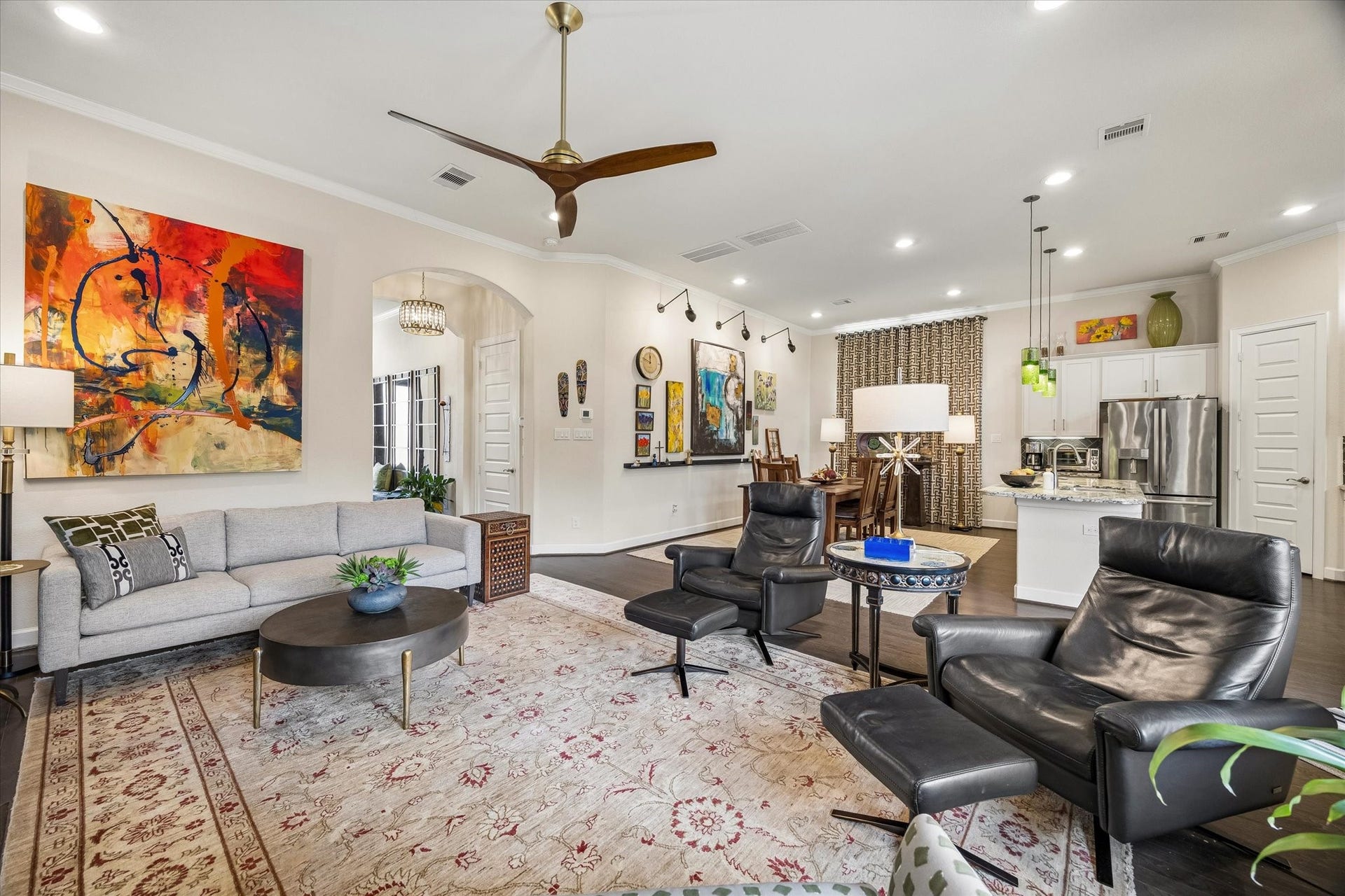 5103 W Lacey Garden Loop Loop, Houston, TX 77018 Open concept living.