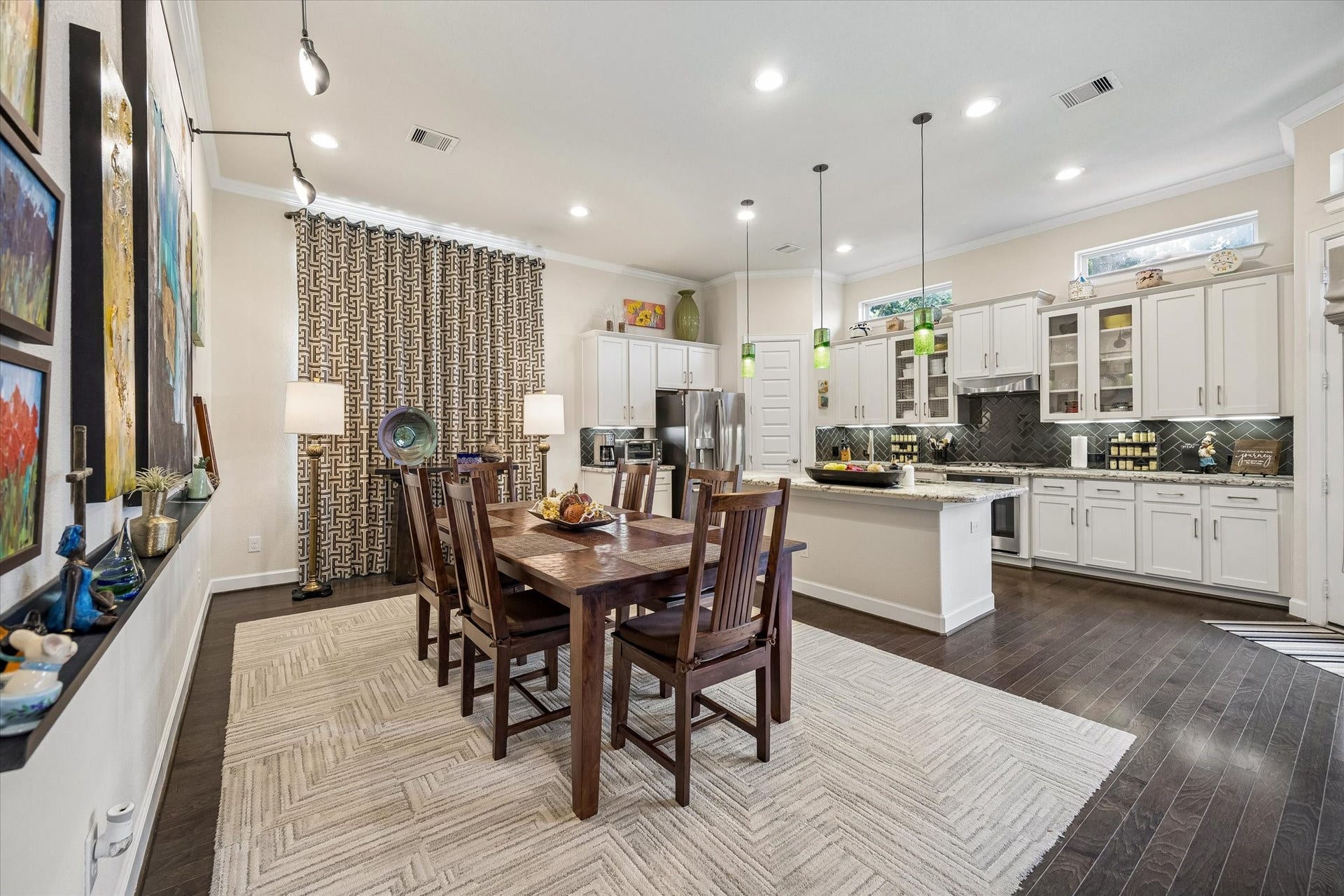 5103 W Lacey Garden Loop Loop, Houston, TX 77018 Open concept. A wonderful entertaining space.