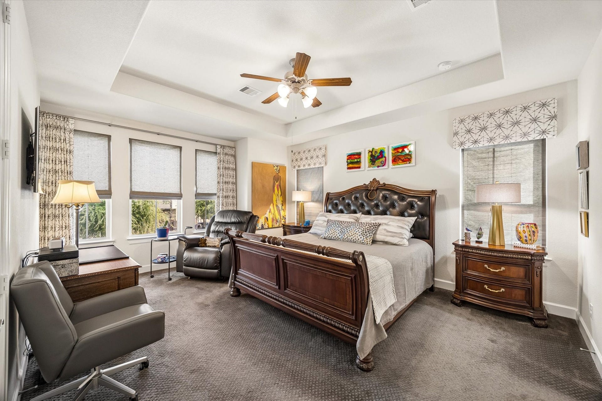 5103 W Lacey Garden Loop Loop, Houston, TX 77018 Majestic primary bedroom w/en-suite bathroom.