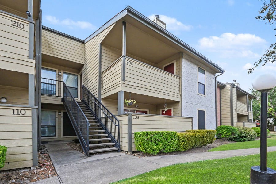 Property photo for 15534 Zabolio Drive, #108, Webster, TX