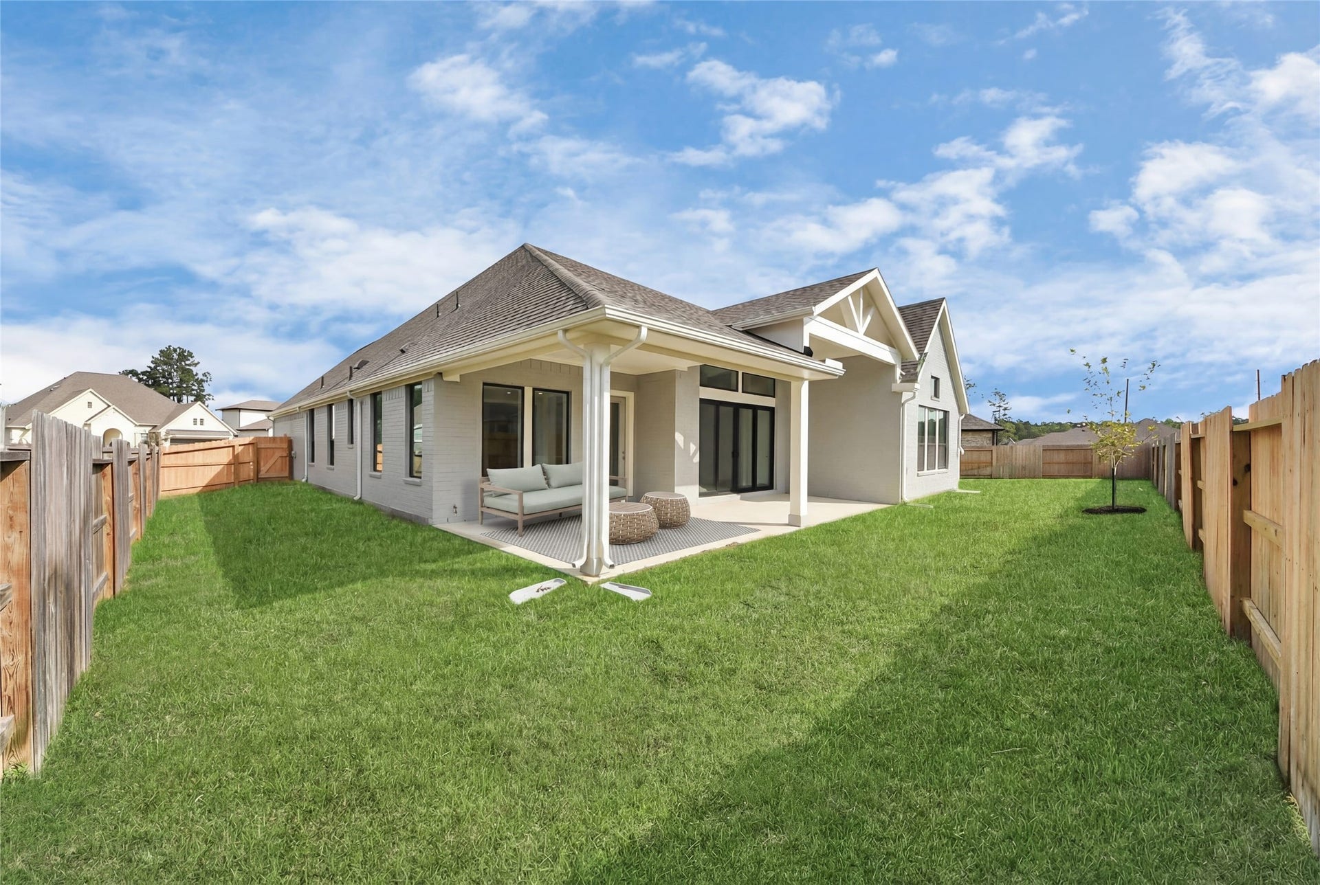 Come explore this generous backyardperfect for kids to play freely and adults to unwind in comfort!
