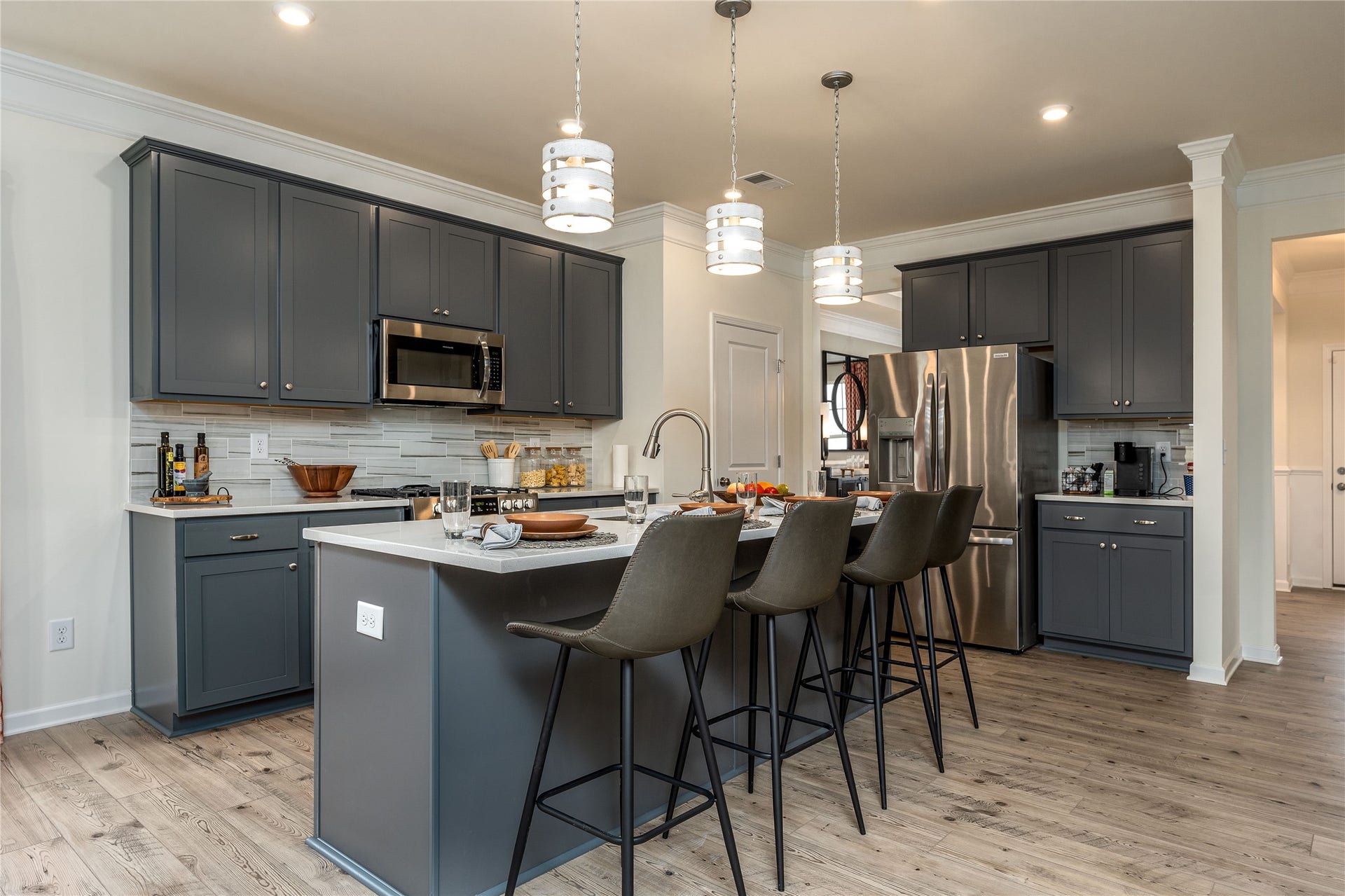 5910 Canary Palm Drive, Manvel, TX 77578 The Palmer- Kitchen. The sample image is a staged model, to be used for illustrative purposes only. Upgrades, options, and colors will vary.