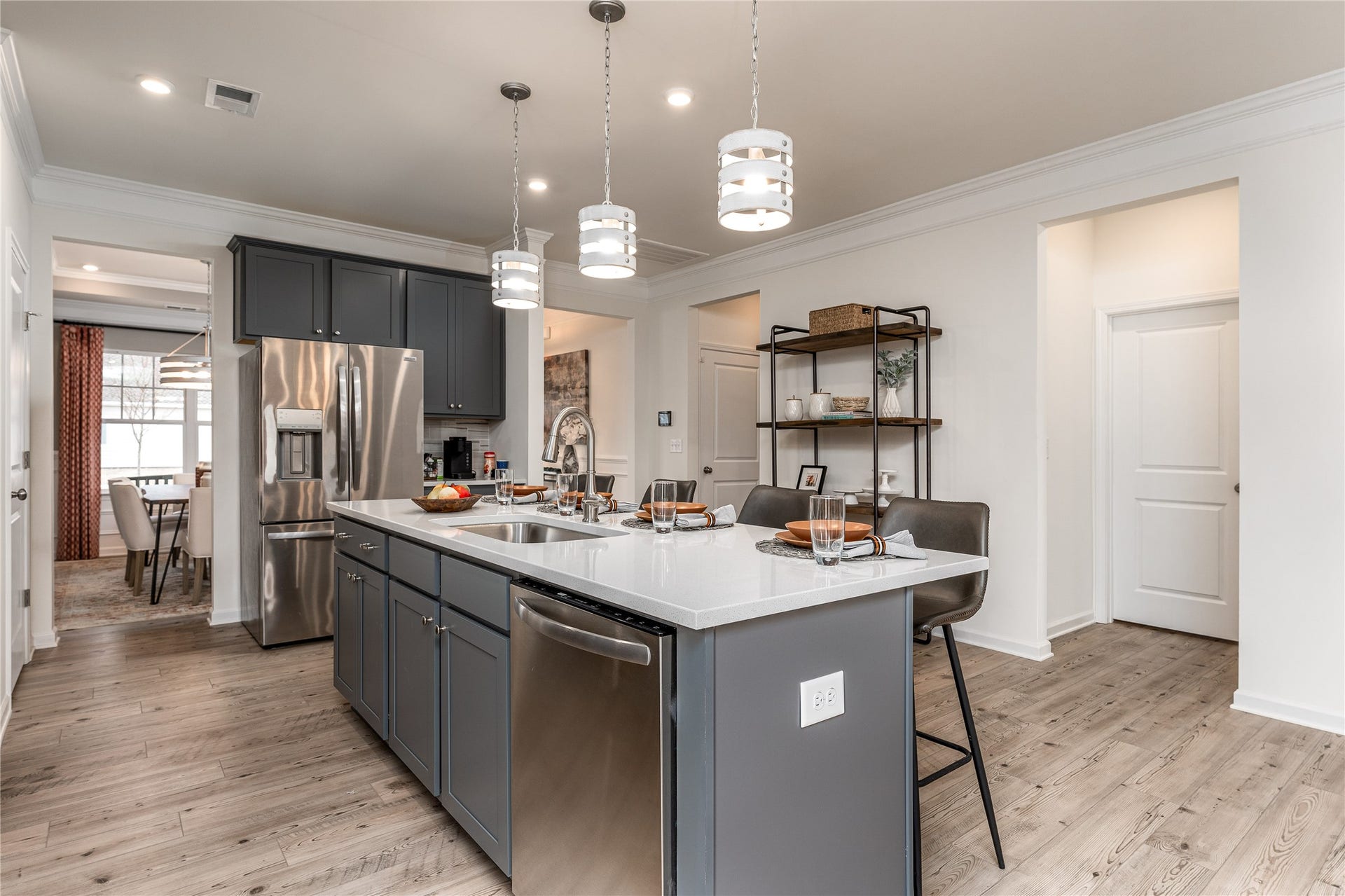 5910 Canary Palm Drive, Manvel, TX 77578 The Palmer- Kitchen. The sample image is a staged model, to be used for illustrative purposes only. Upgrades, options, and colors will vary.