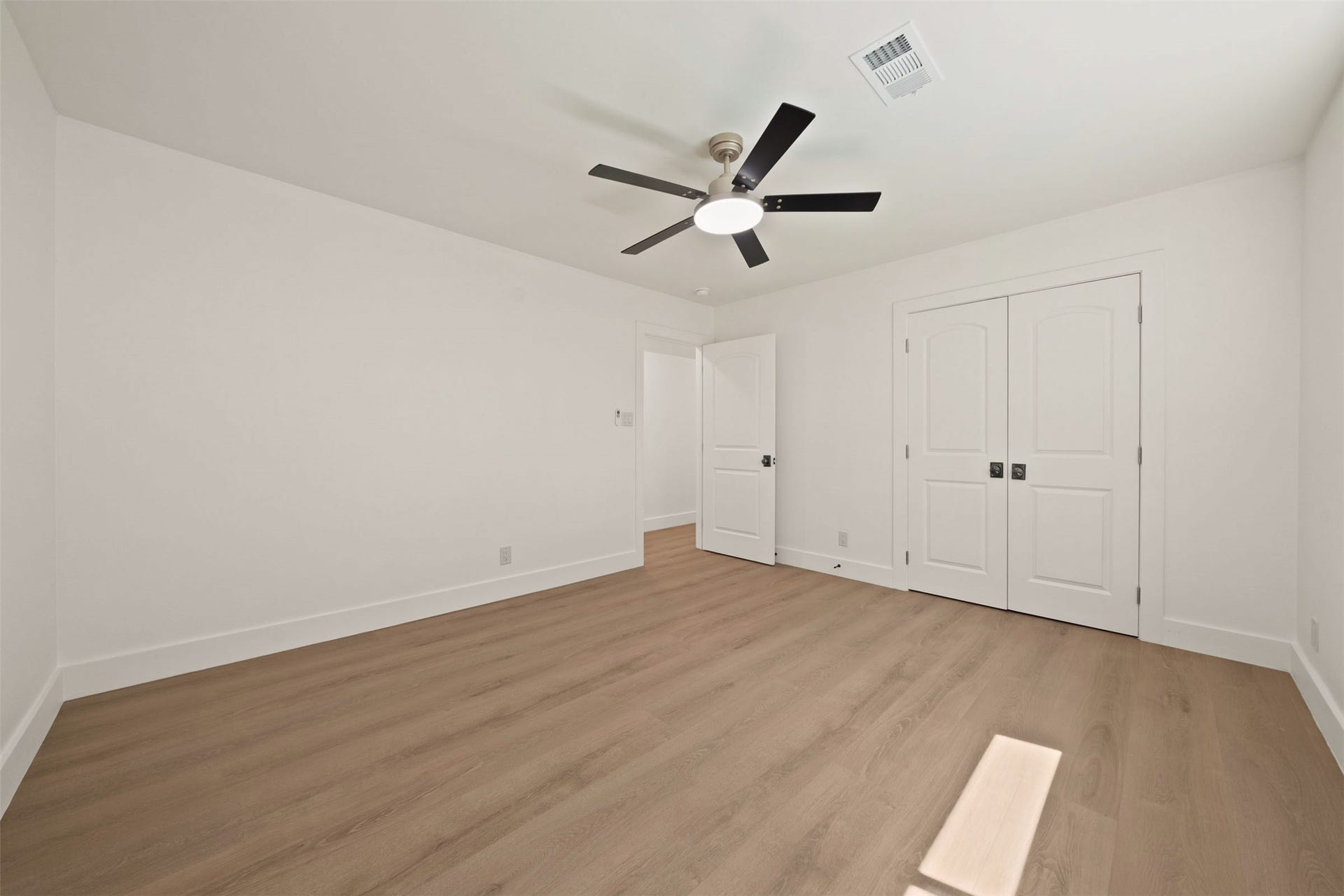 10111 Kerrwood Lane, Houston, TX 77080 10111 Kerrwood Lane, Houston, TX 77080
