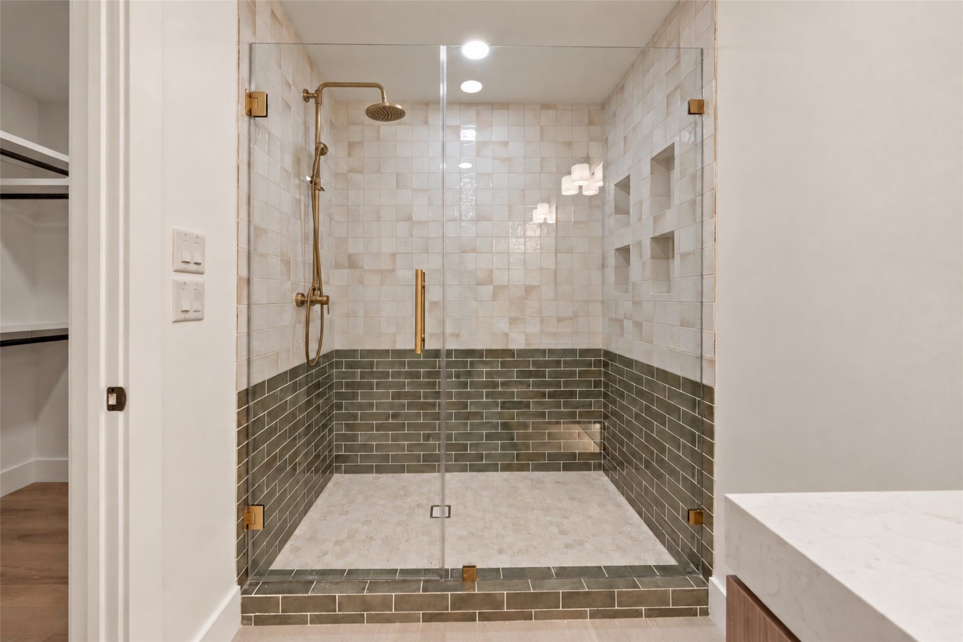 10111 Kerrwood Lane, Houston, TX 77080 Another angle of the oversized shower.