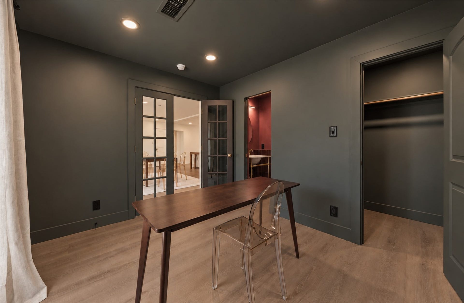 10111 Kerrwood Lane, Houston, TX 77080 The sophisticated, color-drenched flex space offers a bold design statement with the versatility to serve as a home office, additional bedroom, or private retreat.