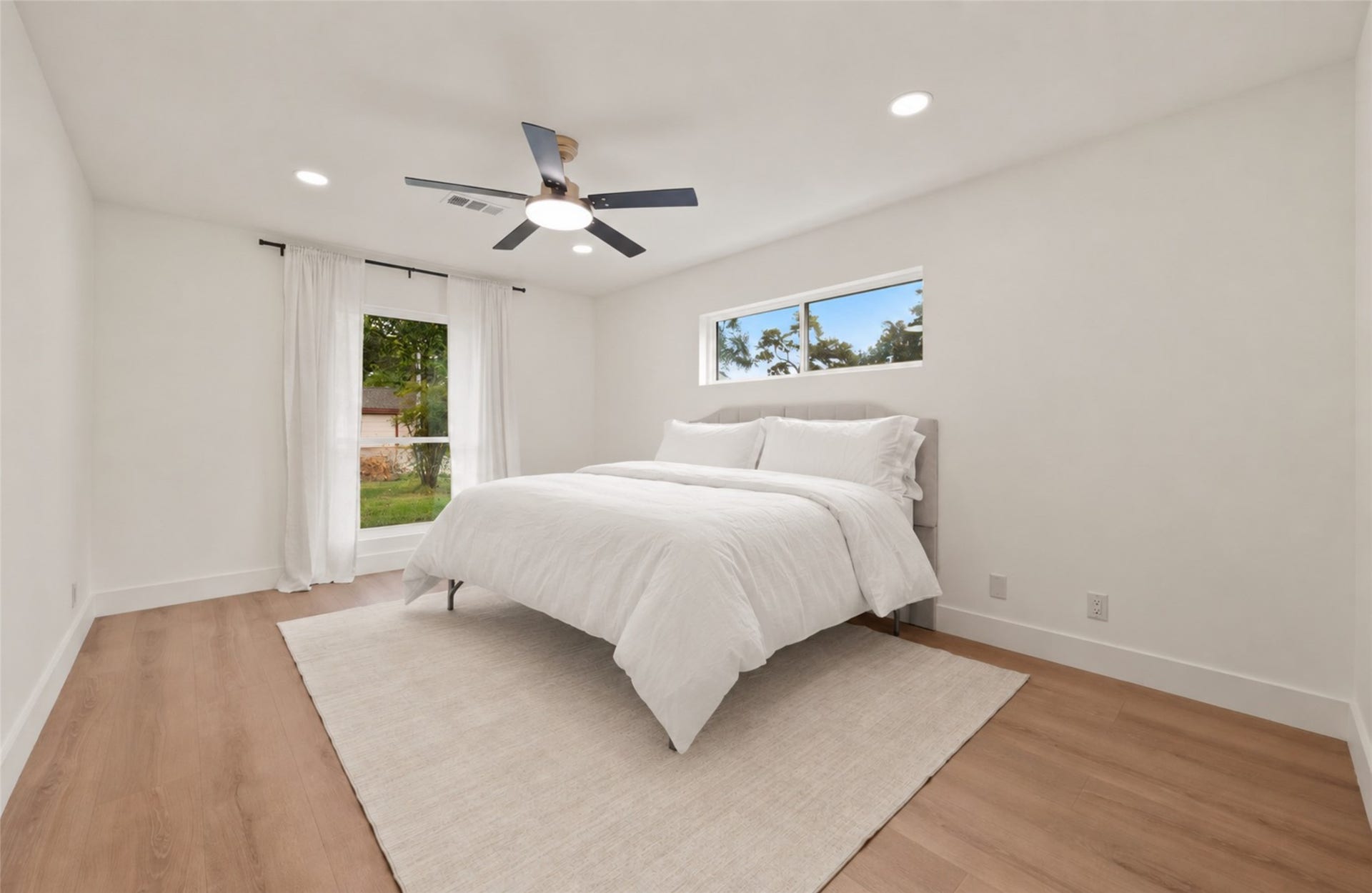 10111 Kerrwood Lane, Houston, TX 77080 The spacious primary retreat comfortably accommodates a king-size bed with room to spare, creating a relaxing and inviting space to unwind.
