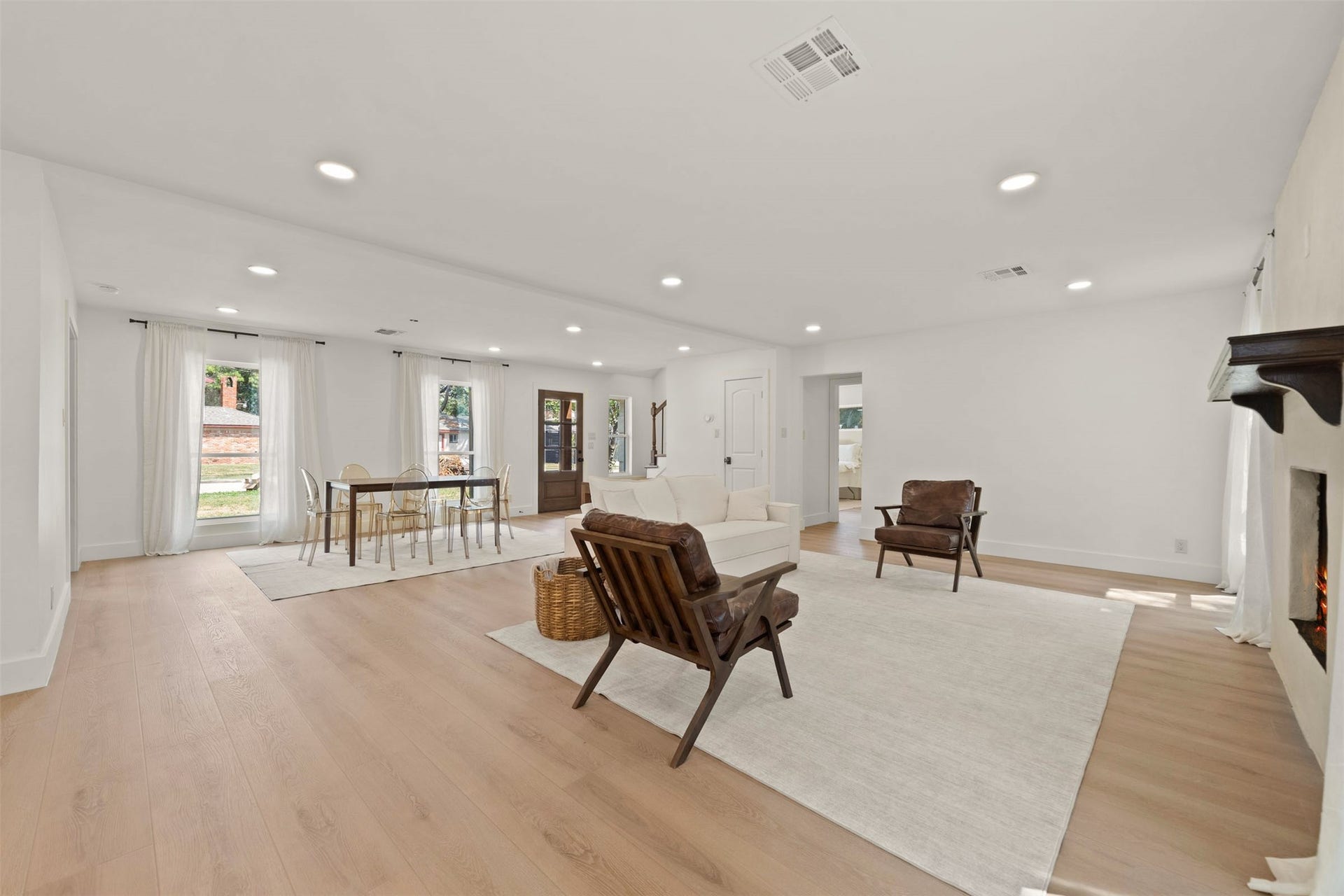 10111 Kerrwood Lane, Houston, TX 77080 Another angle of the living and dining areas.