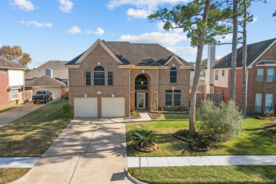 Property photo for 2405 Evergreen Drive, Pearland, TX