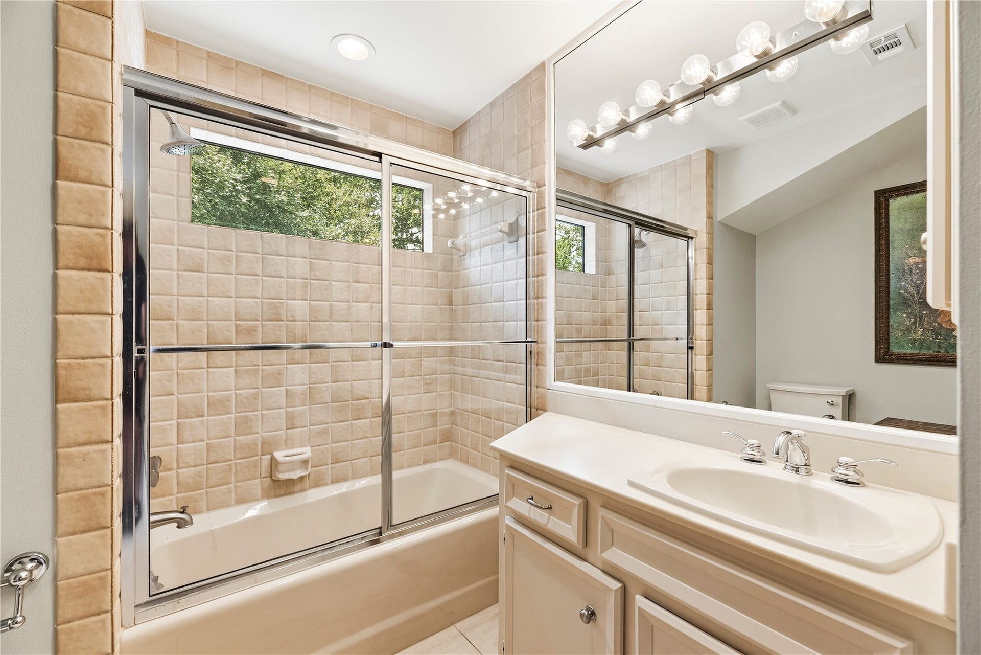 13131 Holston Hills Drive, Houston, TX 77069 Secondary bathroom with a shower/tub combo + vanity.