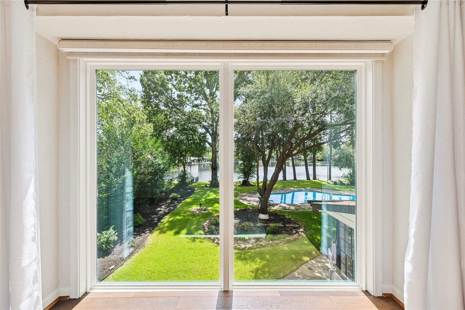13131 Holston Hills Drive, Houston, TX 77069 Beautiful oversized windows with lakefront views from the primary suite.