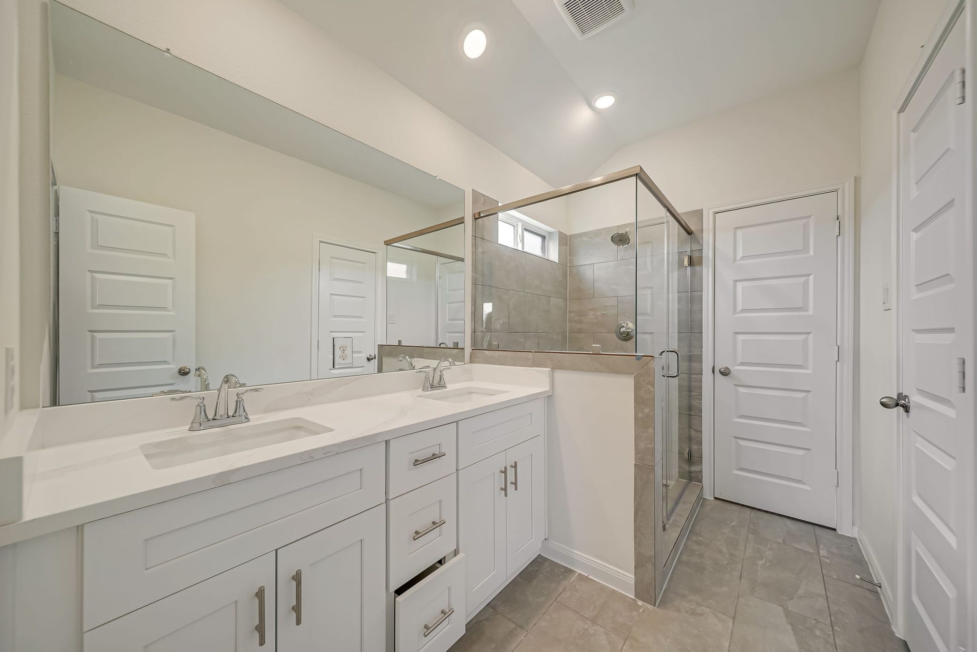 20630 Dynamic Court, Humble, TX 77338 Hollywood Bath with 2 sinks!