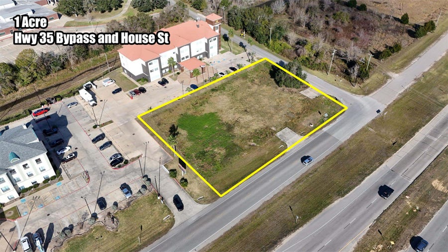 Property photo for 860 S Highway 35 Bypass, Alvin, TX