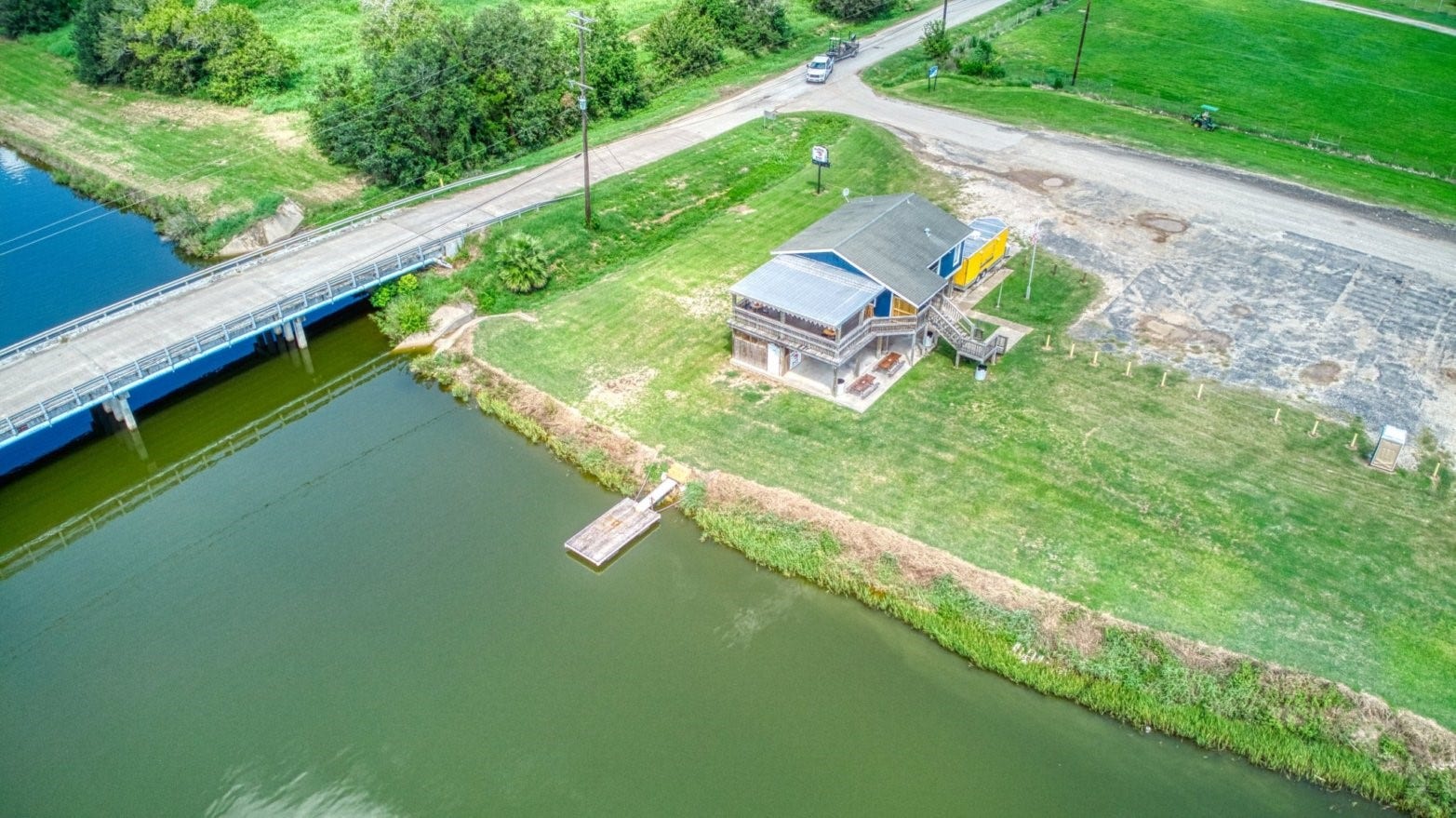8614 Robinson Road, Hitchcock, TX 77563 8614 Robinson Road, Hitchcock, TX 77563