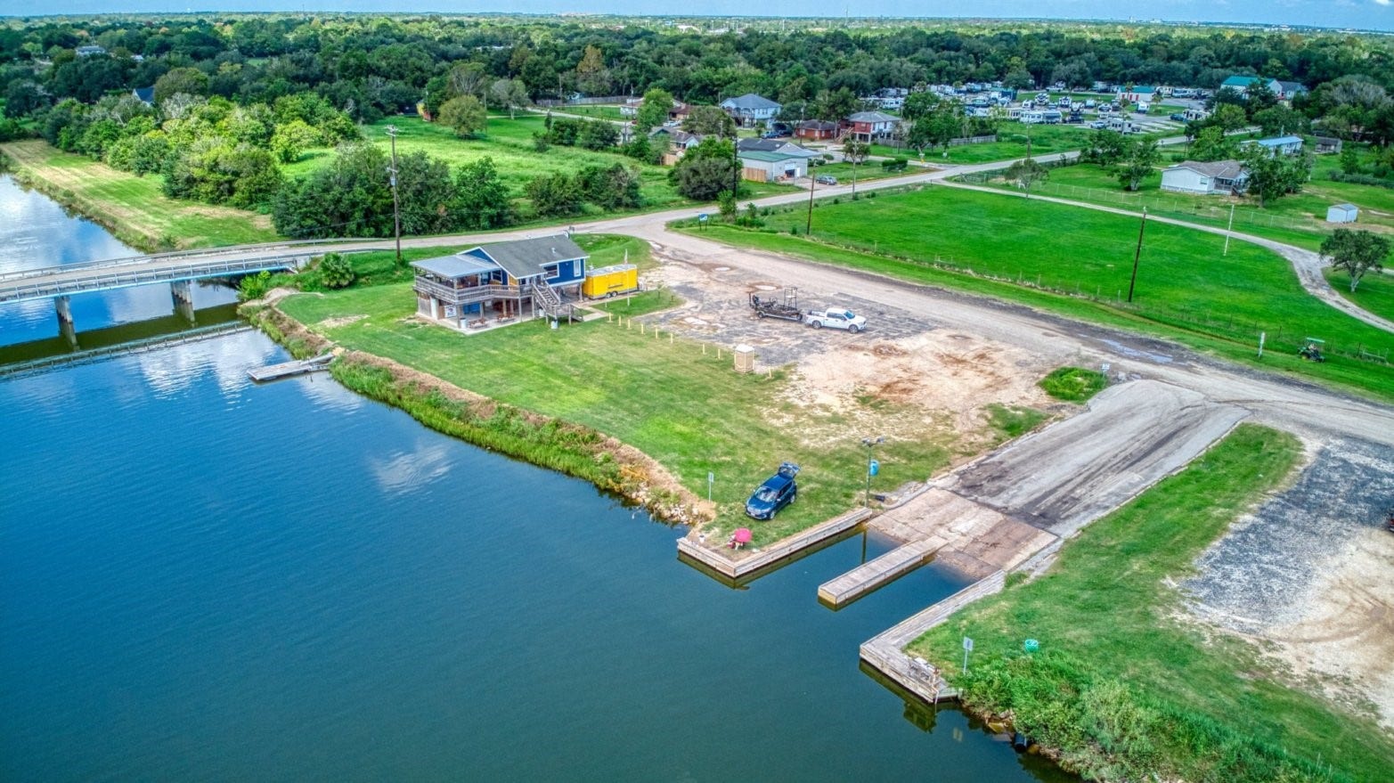 8614 Robinson Road, Hitchcock, TX 77563 8614 Robinson Road, Hitchcock, TX 77563