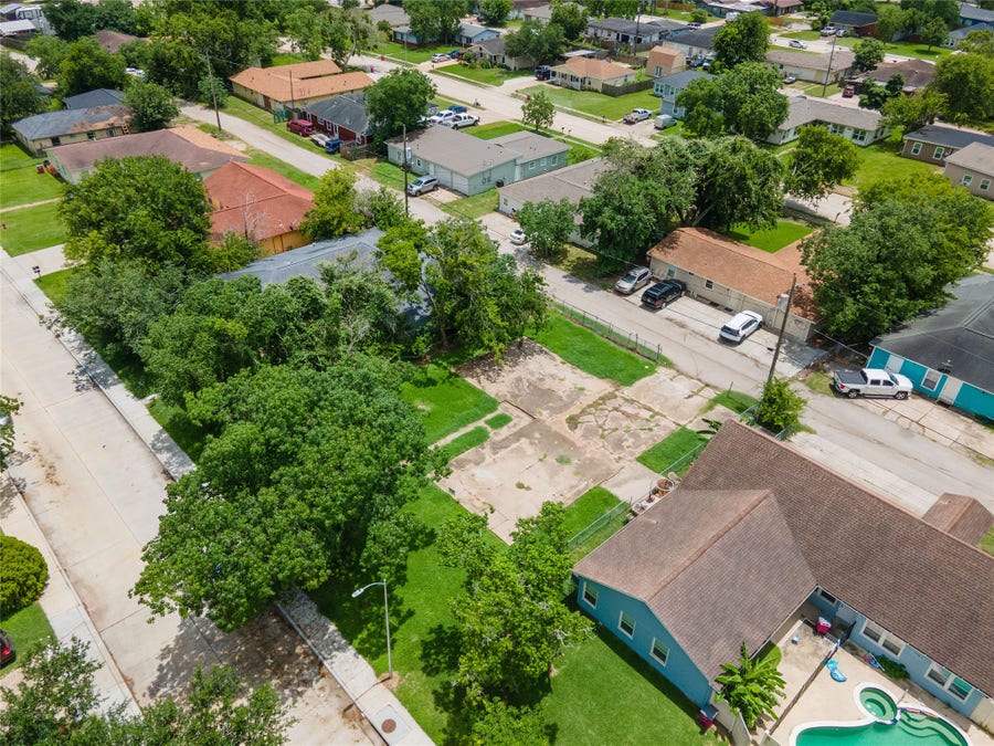 Property photo for 1735 W 7th Street, Freeport, TX