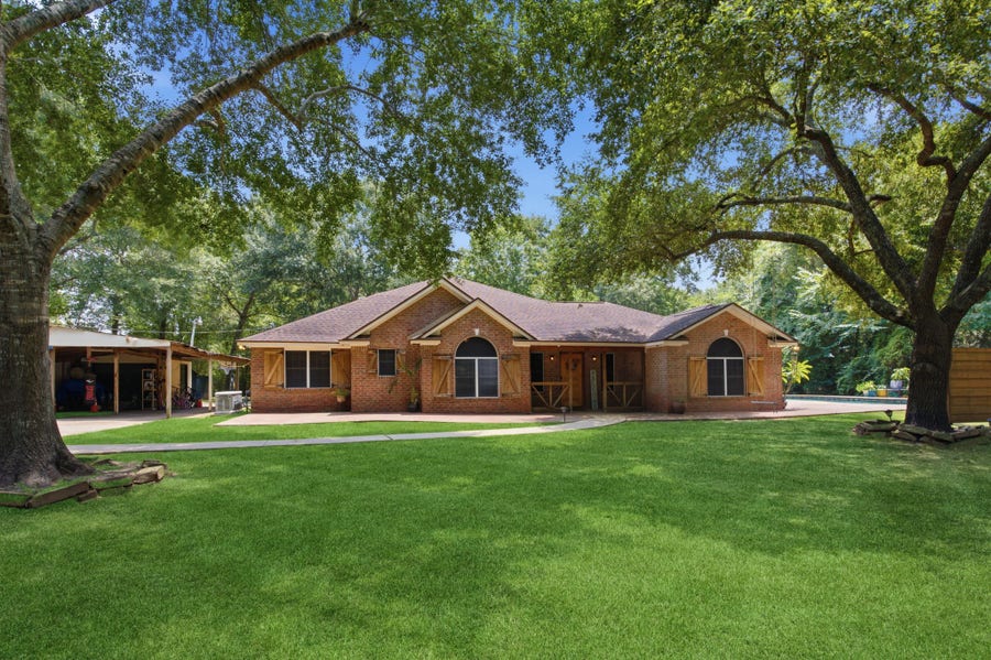 Property photo for 223 Pin Oak Lane, Magnolia, TX
