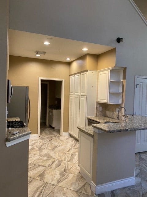 68 Lakeridge Court, The Woodlands, TX 77381 68 Lakeridge Court, The Woodlands, TX 77381