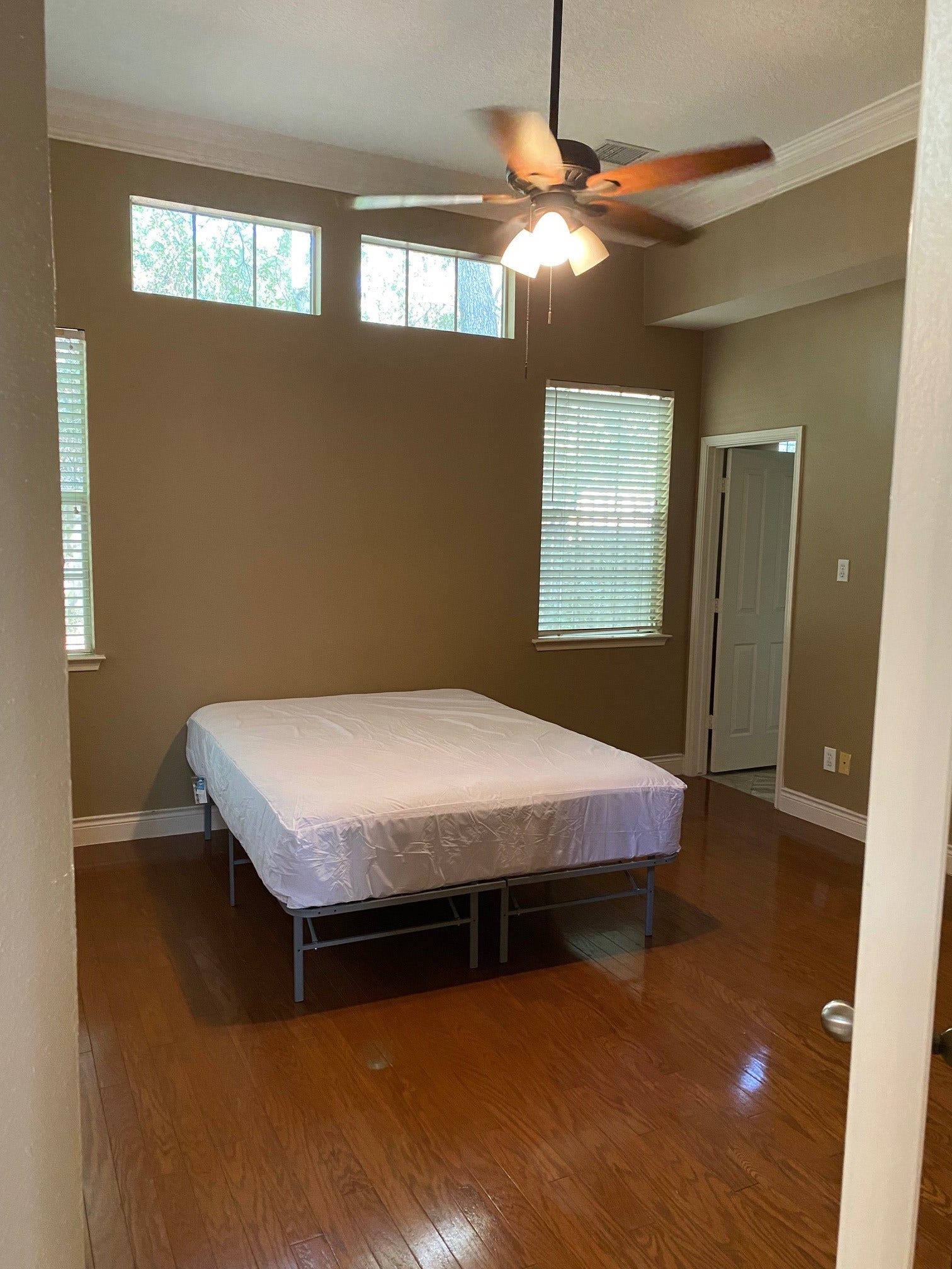 68 Lakeridge Court, The Woodlands, TX 77381 68 Lakeridge Court, The Woodlands, TX 77381