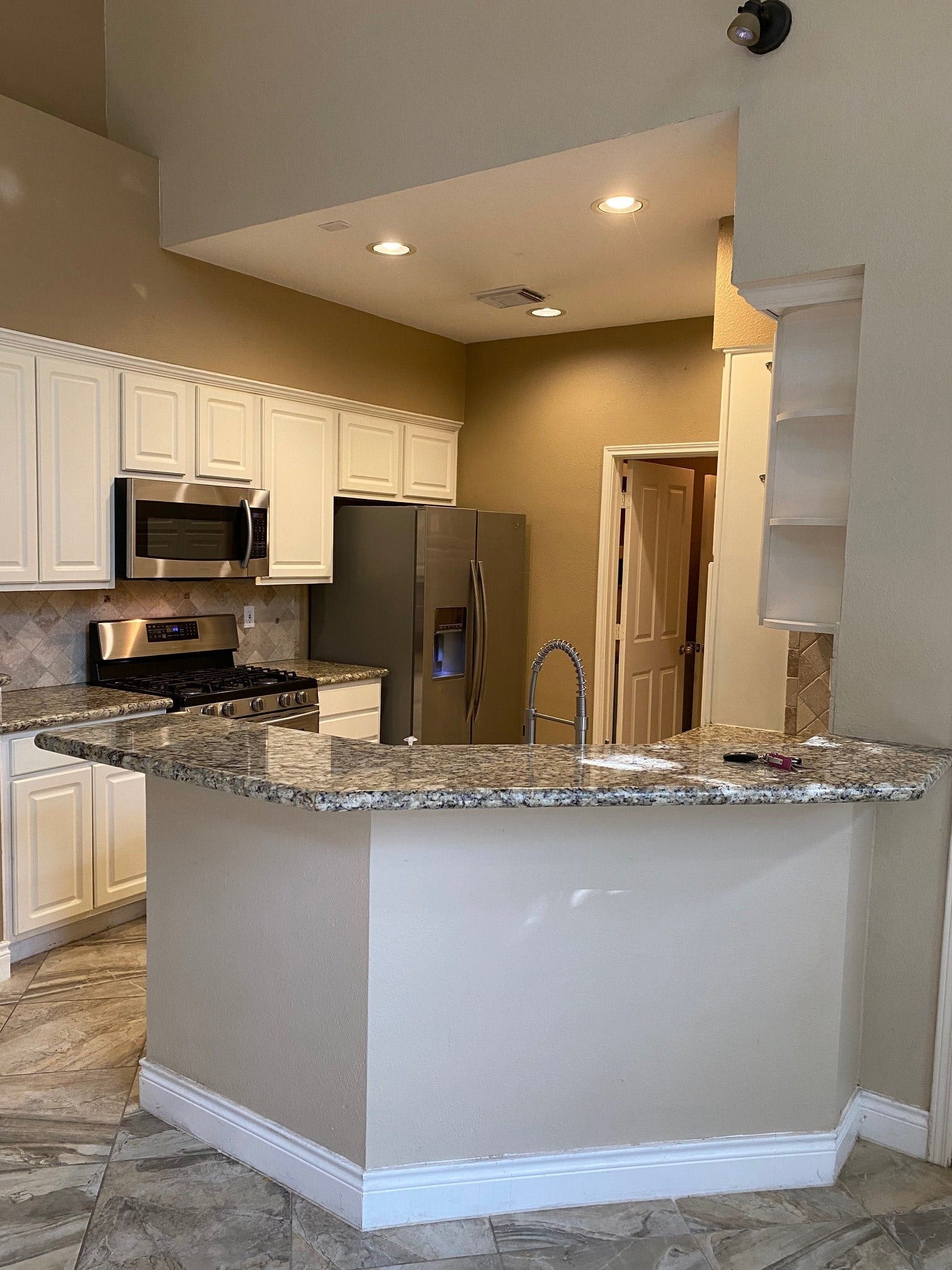 68 Lakeridge Court, The Woodlands, TX 77381 68 Lakeridge Court, The Woodlands, TX 77381