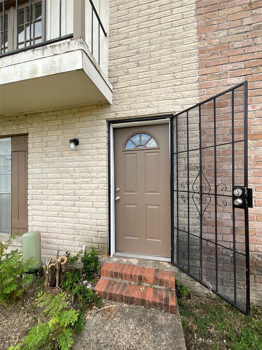Property photo for 7067 Chasewood Drive, Houston, TX