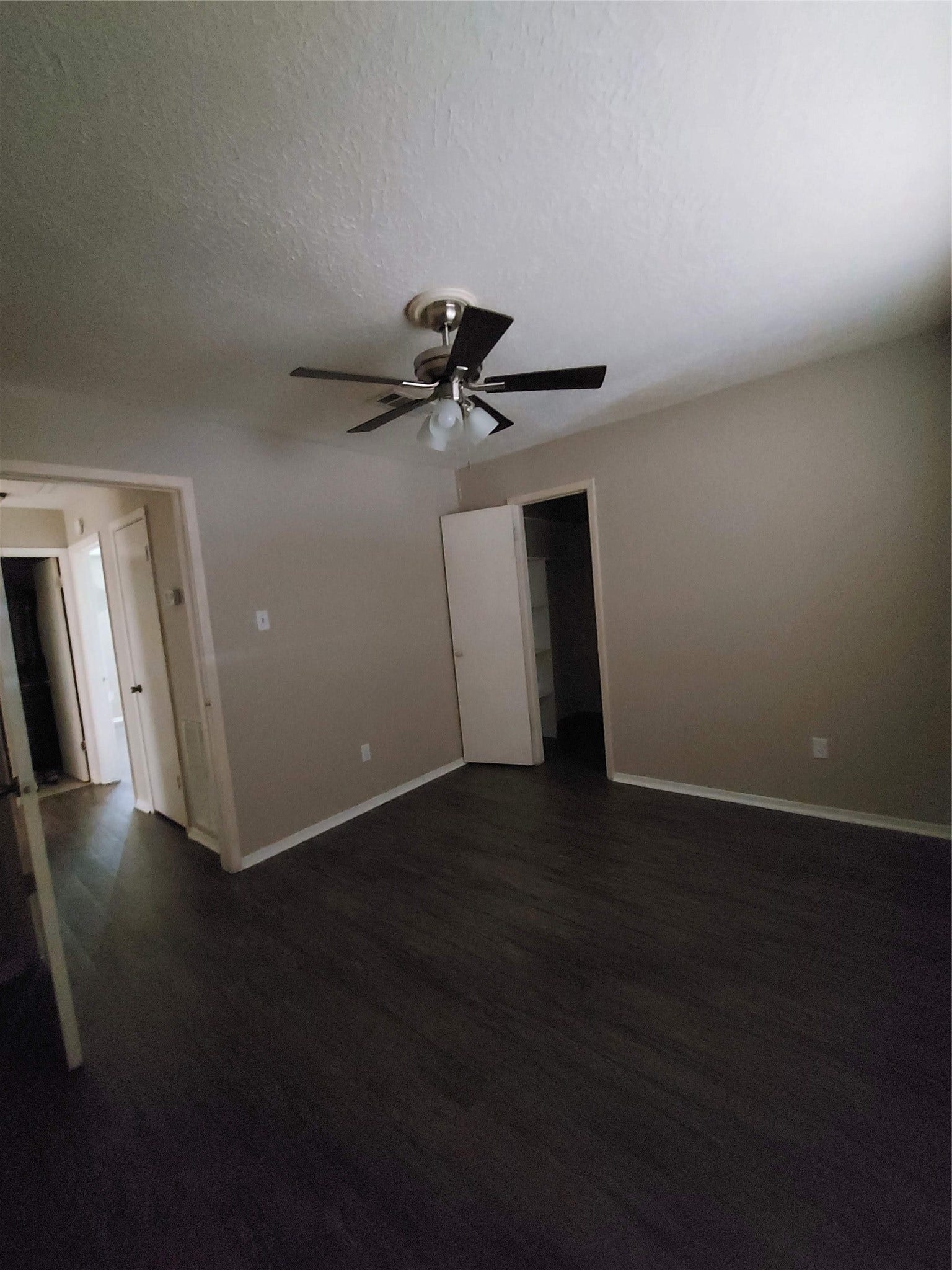 3878 Laura Leigh Drive, Friendswood, TX 77546 Spacious room with dark wood flooring, a ceiling fan, and ample natural light.